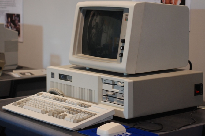 Персональный компьютер IBM AT - фото MBlairMartin